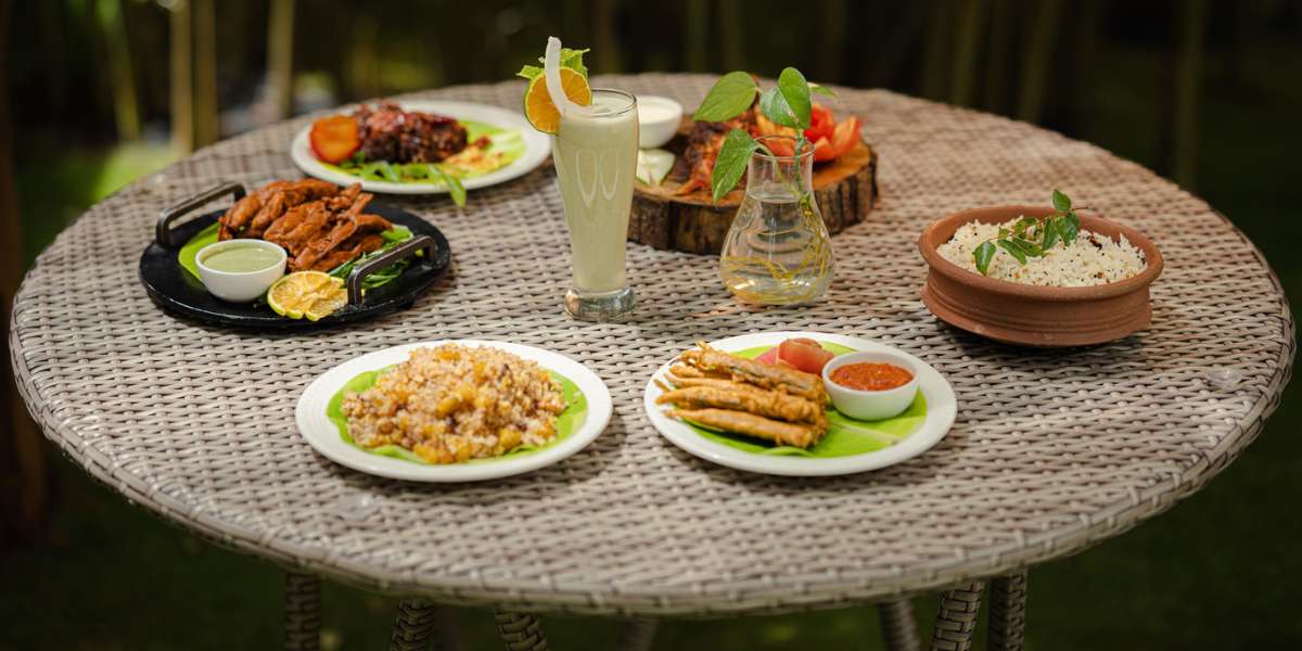 Traditional Kerala food served at Kudajadri Drizzle